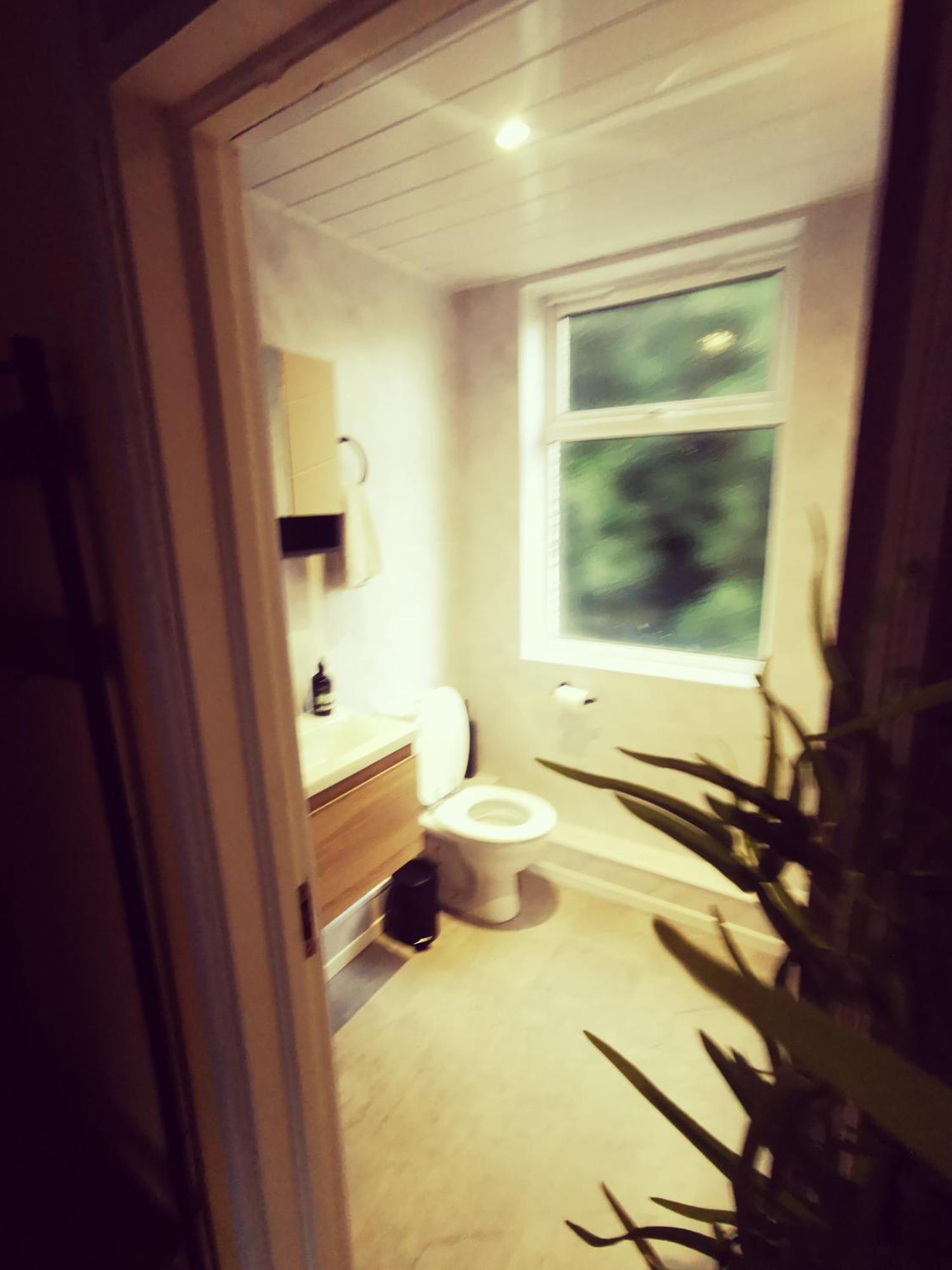 Entire 1 Bed Spacious Apartment, Private Balcony & Study Room Near City Whitehouse  Exterior photo